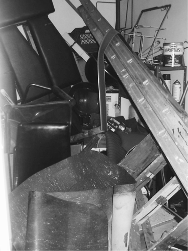 IMAG0059pileofjunk.gif
